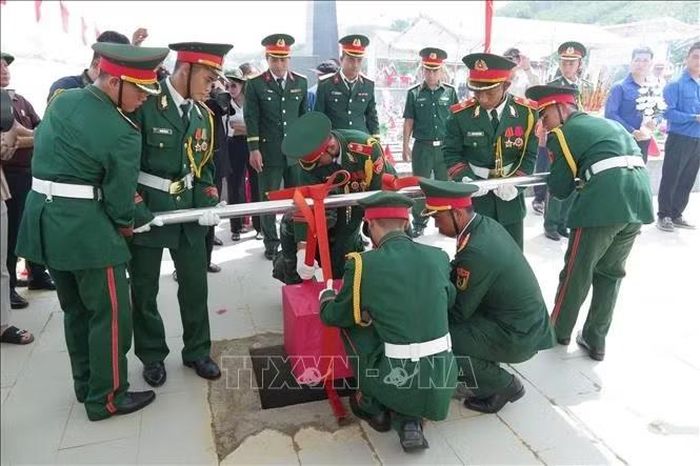 Quy tập hài cốt liệt sỹ được tìm thấy ở ngôi mộ tập thể ở xã Thu Bồn, thành phố Đà Nẵng. Ảnh: Khoa Chương/TTXVN