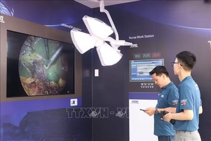 Giới thiệu các thiết bị phẫu thuật, công nghệ, kỹ thuật chuyên ngành Ngoại khoa và Phẫu thuật nội soi tại Hội nghị.