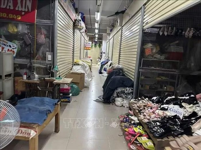 Theo tiểu thương tại chợ Vĩnh Yên, cảnh chợ chiều đìu hiu, sạp sang nhượng hàng loạt đã kéo dài từ nhiều năm nay.