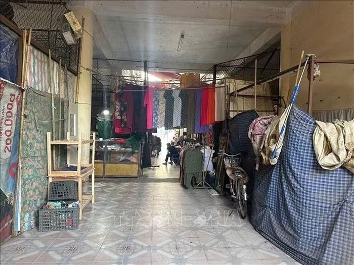 Chợ Tổng, phường Vĩnh Phúc, tỉnh Phú Thọ luôn trong tình trạng đìu hiu, vắng khách.