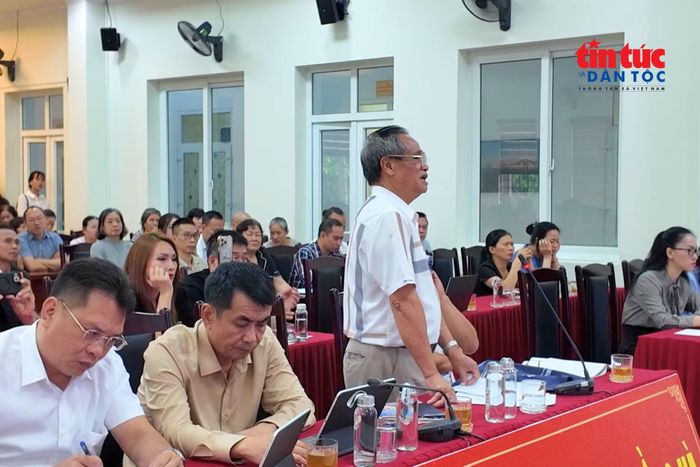 Người dân phường Hồng Hà thẳng thắn đối thoại, nêu ra những vướng mắc, khó khăn.