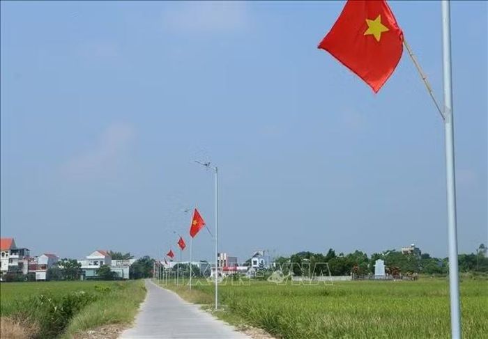 Mô hình “Thắp sáng đường quê” đang dần được lan tỏa trên khắp tuyến đường liên thôn tại xã Hiển Khánh (Ninh Bình).