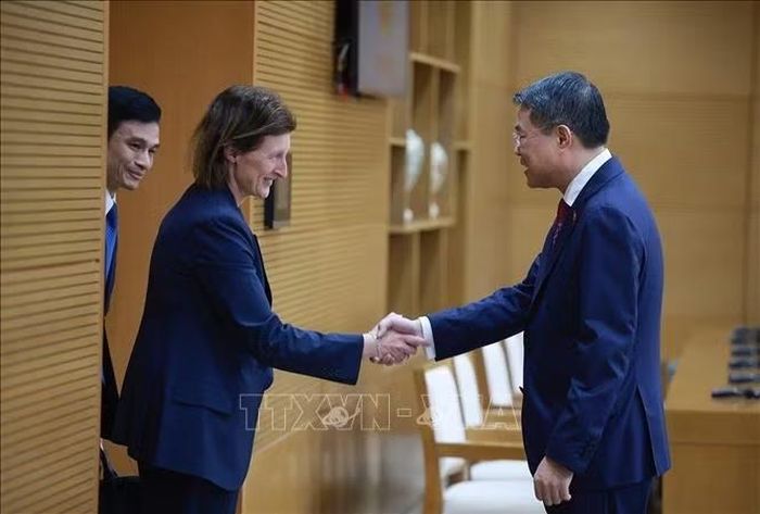 Thủ tướng Lê Minh Hưng tiếp bà Fiona Bassett, Tổng Giám đốc Điều hành FTSE Russell.