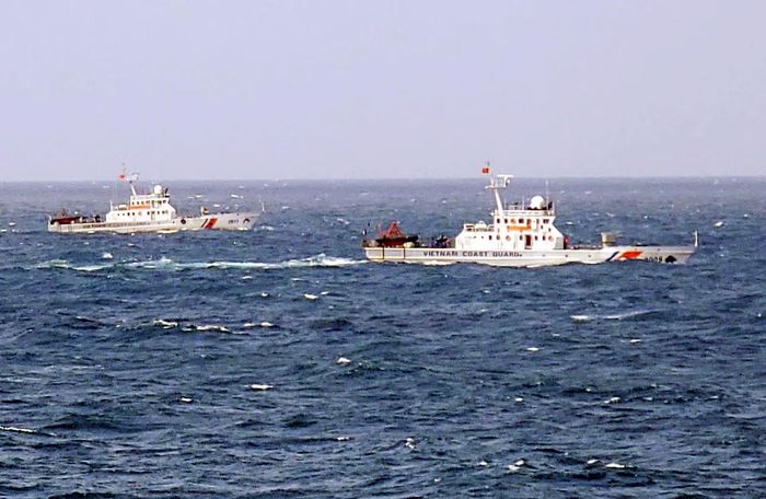 Tuần tra trên biển.