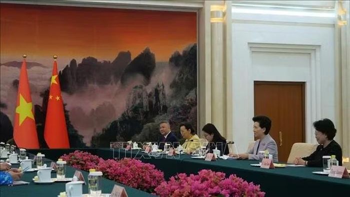 Đồng chí Thầm Di Cầm, Chủ tịch Hội Liên hiệp Phụ nữ Toàn quốc Trung Hoa phát biểu tại buổi làm việc. Ảnh: Quang Hưng /PV TTXVN tại Trung Quốc