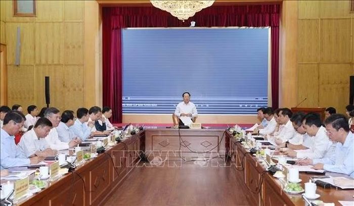 Đồng chí Trịnh Văn Quyết, Uỷ viên Bộ Chính trị, Bí thư Trung ương Đảng, Trưởng Ban Tuyên giáo Trung ương chủ trì buổi làm việc.