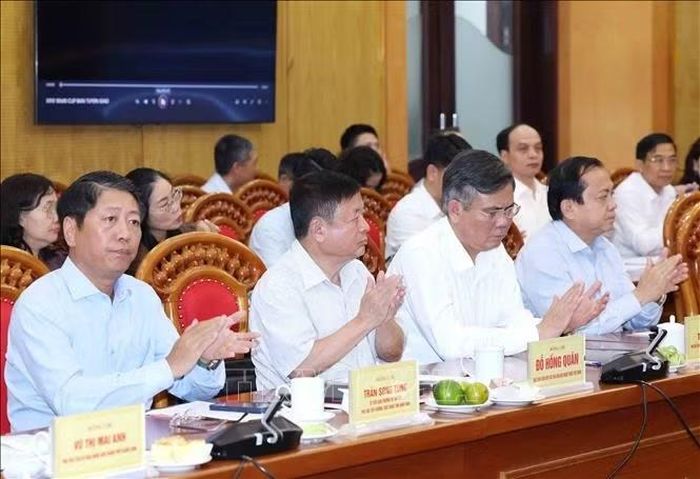 Đại biểu tham dự buổi làm việc.