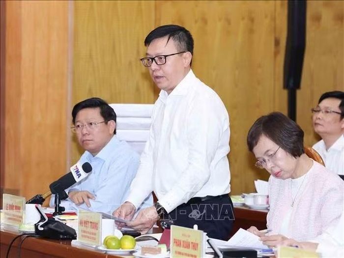 Đồng chí Lê Quốc Minh, Ủy viên Trung ương Đảng, Phó Trưởng Ban Tuyên giáo Trung ương, Tổng Biên tập Báo Nhân Dân, Chủ tịch Hội Nhà báo Việt Nam phát biểu tại buổi làm việc.