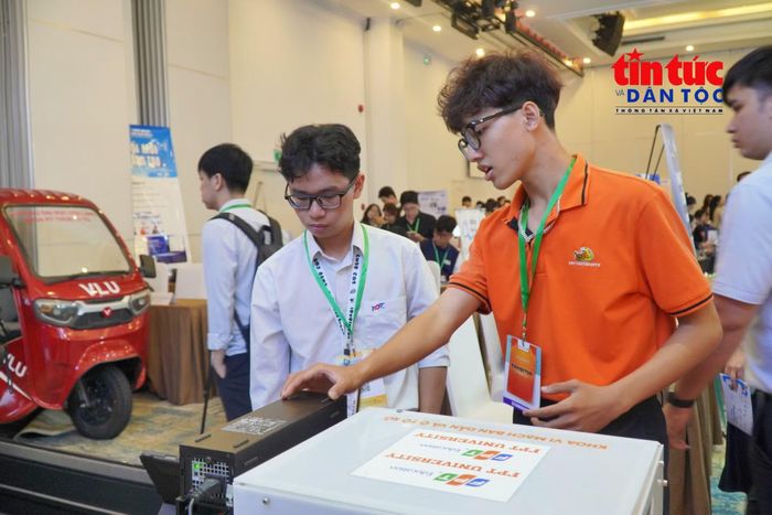 Triển lãm giới thiệu các thiết bị, giải pháp công nghệ phục vụ đời sống và sản xuất.