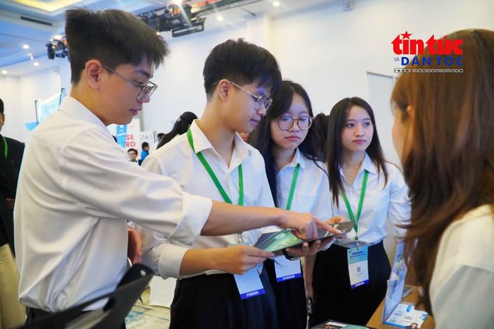 Triển lãm thu hút khách tham quan tìm hiểu sản phẩm, giải pháp công nghệ.