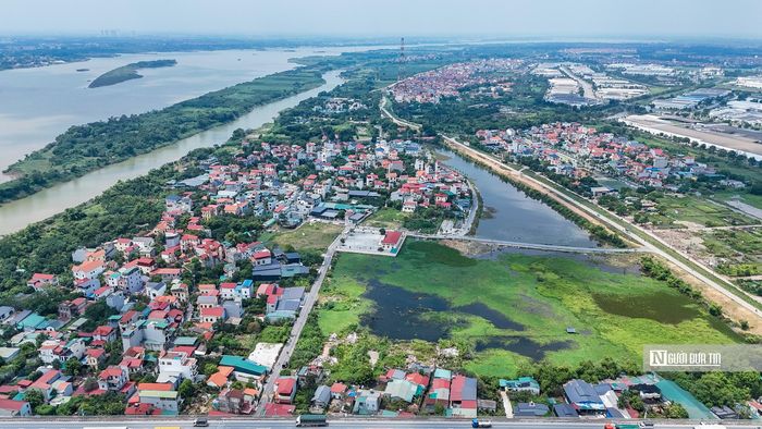 Một phần khu dân cư sẽ phải di dời do không bảo đảm an toàn phòng, chống lũ và phần nằm trong phạm vi xây dựng trục đại lộ. Trong ảnh là khu vực xã Thiên Lộc.