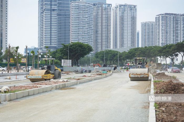 Tranh thủ thời tiết thuận lợi, nhà thầu đang tập trung nhân lực, phương tiện và tổ chức thi công theo hướng cuốn chiếu, nỗ lực đẩy nhanh tiến độ, phấn đấu hoàn thành các hạng mục theo kế hoạch đề ra.