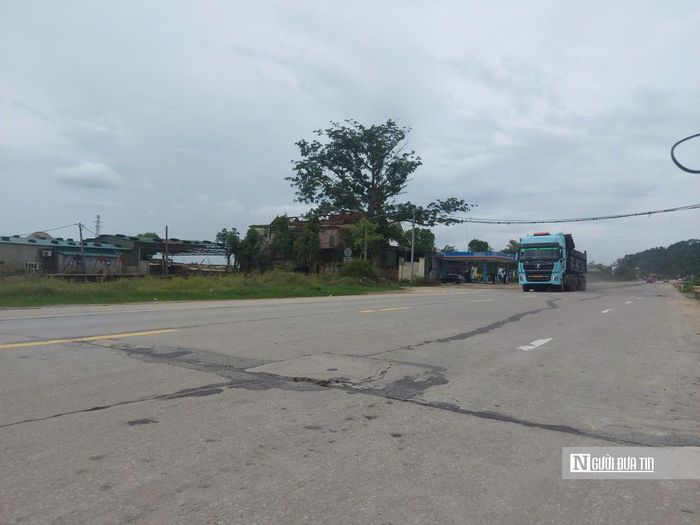 Quốc lộ 1 là tuyến huyết mạch kết nối Bắc – Nam, mỗi ngày có lưu lượng lớn xe tải, xe khách và phương tiện cá nhân qua lại. Việc mặt đường xuống cấp sẽ làm giảm chất lượng khai thác, ảnh hưởng đến việc lưu thông.
