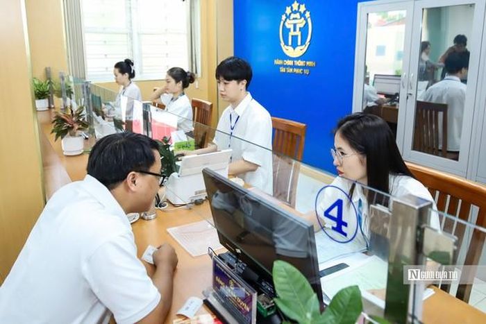 Cán bộ, công chức, viên chức sẽ có động lực rõ hơn để nâng cao năng lực và chất lượng công việc (Ảnh: Hữu Thắng).