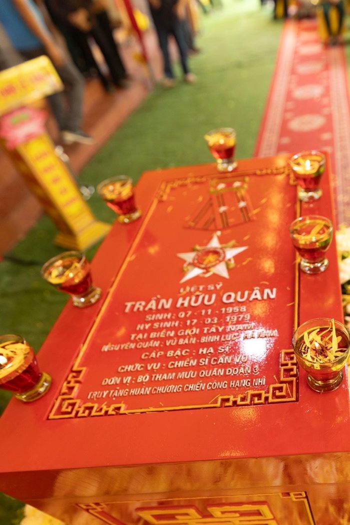 Hài cốt liệt sĩ Trần Hữu Quân đã về bên mái nhà xưa.