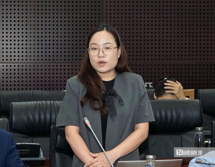 Bà Dương Thị Thu Thảo, đại diện Công ty TNHH Thương mại Dịch vụ Đông Giang, nêu khó khăn trong tiếp cận vốn tại buổi đối thoại.