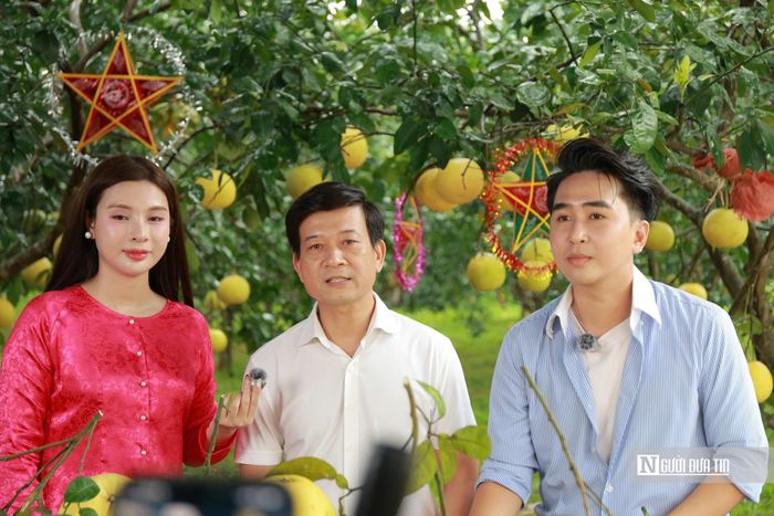 Phó Giám đốc Sở Công Thương Hà Tĩnh trực tiếp tham gia giới thiệu sản phẩm trên nền tảng TikTok.