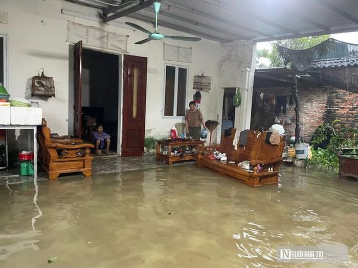 Các hộ dân trong khu đô thị Bình Minh chịu cảnh ngập nước mỗi khi mưa.