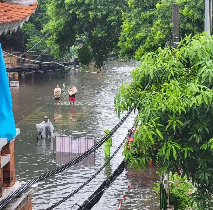 Khu vực Mỹ Đình, Hà Nội lúc 6h30. Ảnh: Xuân Tính.