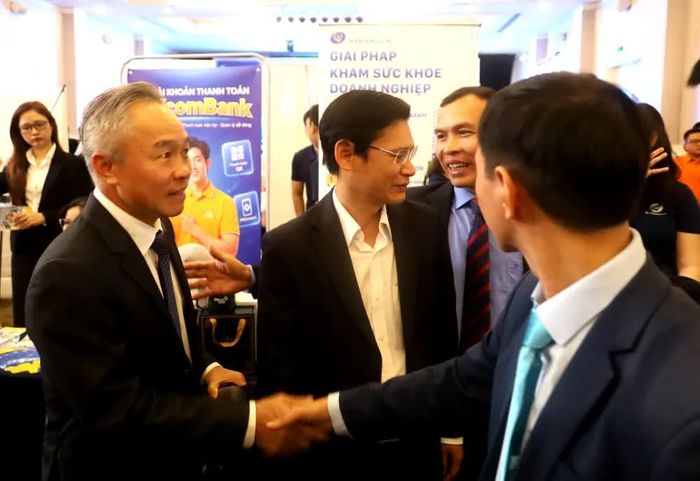 Các doanh nhân trên địa bàn thành phố tham gia dự chương trình do Hội Doanh nghiệp phường Tân Hưng tổ chức. Ảnh: QUỐC HÙNG