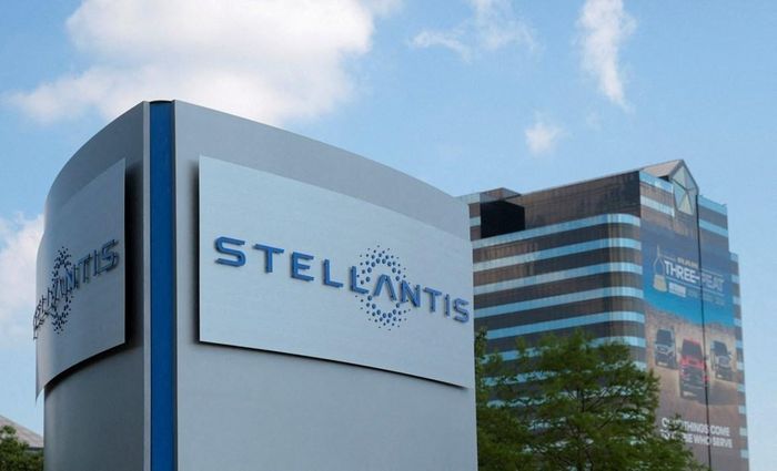 Biểu tượng của nhà sản xuất ô tô Stellantis. Ảnh: TTXVN phát