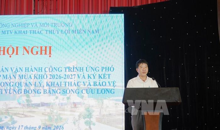 Ông Trần Quang Hùng, Tổng Giám đốc Công ty TNHH MTV Khai thác thủy lợi Miền Nam, phát biểu kết luận Hội nghị. Ảnh: Văn Sĩ - TTXVN