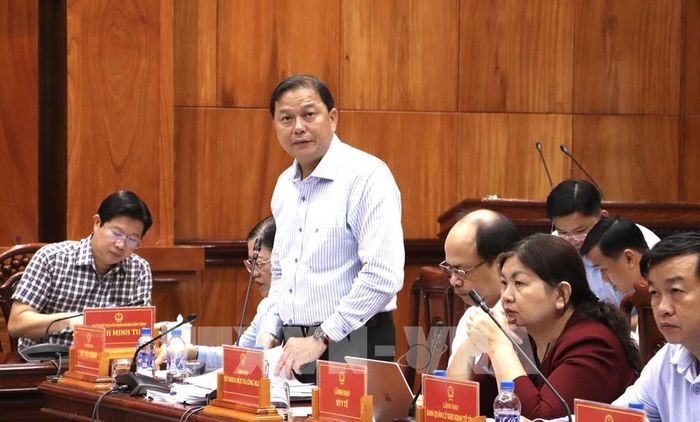 Ông Nguyễn Đình Thông, Phó Giám đốc Sở Tài Chính tỉnh Đồng Tháp, báo cáo tiến độ giải ngân vốn đầu tư công trên địa bàn tỉnh. Ảnh: Hồng Nhung - TTXVN