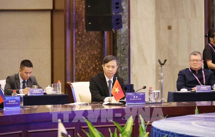 Thứ trưởng Bộ Khoa học và Công nghệ Hoàng Minh phát biểu tham luận tại hội nghị. Ảnh: Công Tuyên-PV TTXVN tại Trung Quốc 