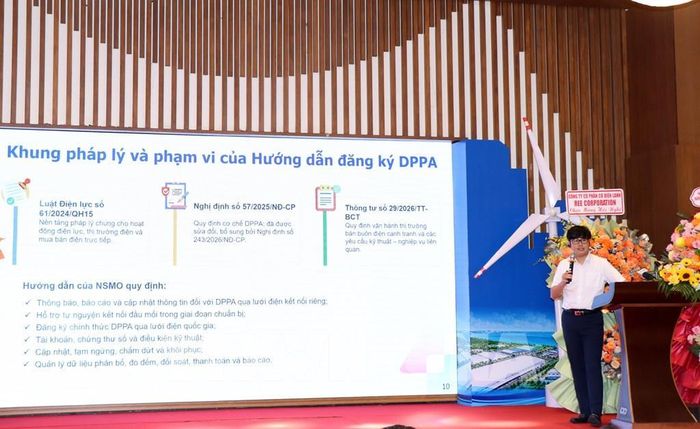 Đại biểu trình bày tham luận tại hội nghị. Ảnh: Lê Thúy Hằng - TTXVN