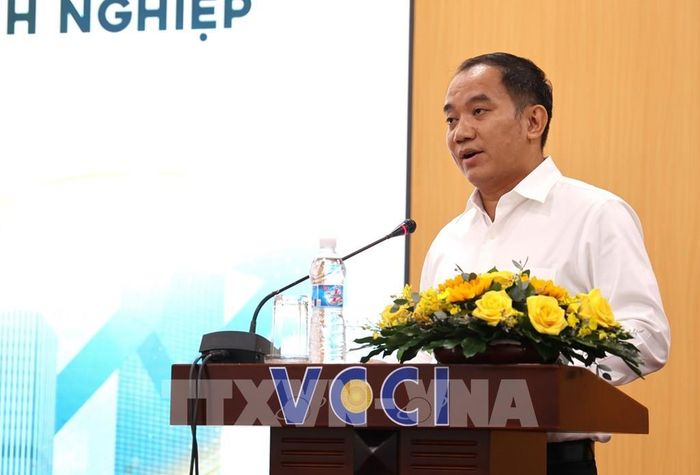 Ông Đặng Trung Dũng, Phó Chủ tịch Liên đoàn Lao động TP. Hồ Chí Minh, chia sẻ tại hội thảo. Ảnh: Hứa Chung - TTXVN