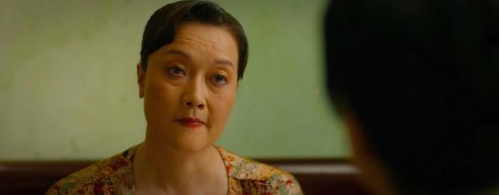 Bà Ngọc (Vân Dung) thẳng thắn yêu cầu Khánh không được lợi dụng quá khứ hay sự giúp đỡ tiền bạc để tiếp cận con gái bà. 