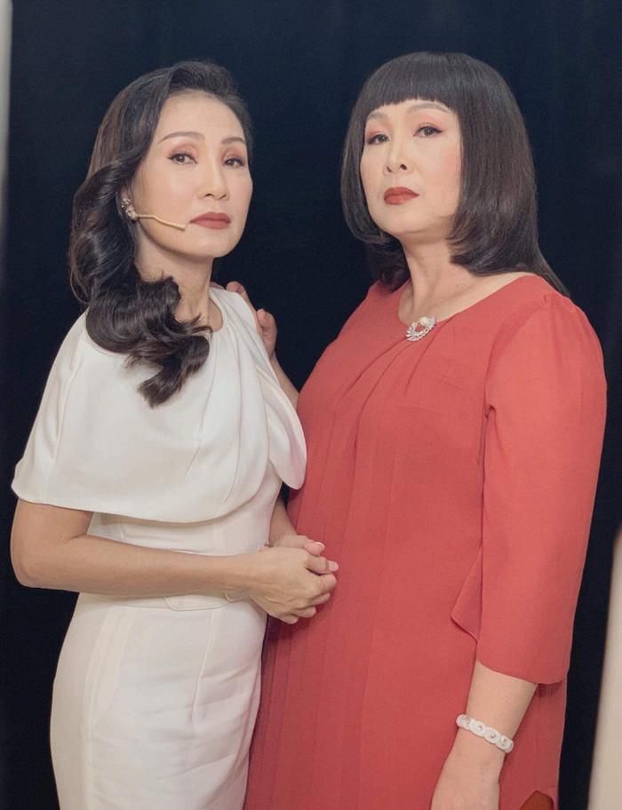 Hồng Đào và NSND Hồng Vân có tình bạn kéo dài gần 40 năm. Ảnh: FBNV