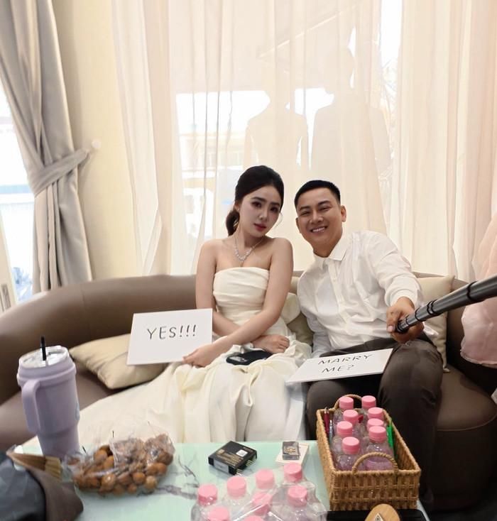 Hoài Lâm chia sẻ khoảnh khắc hạnh phúc bên Ngọc Trinh.