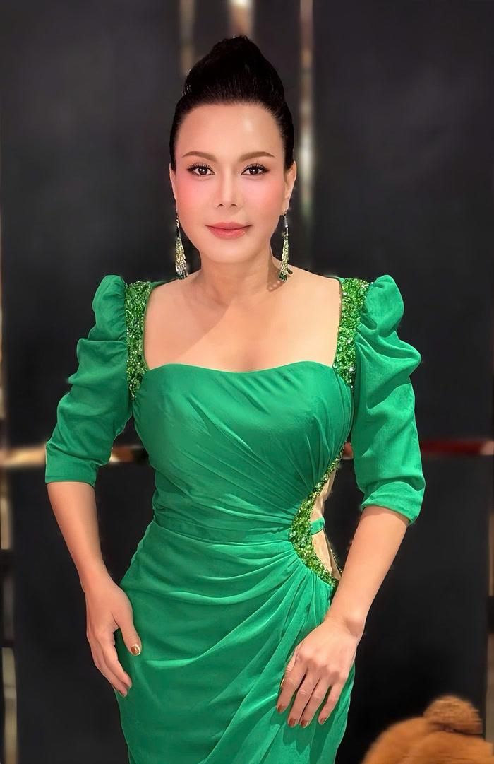 Việt Hương là đàn em của Kiều Oanh.