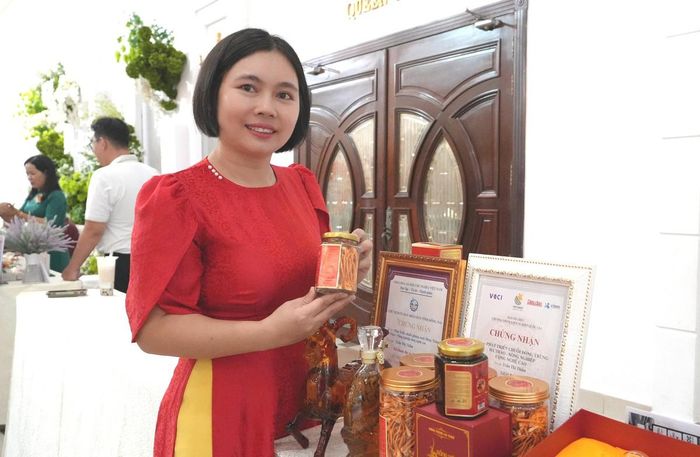 Chị Trần Thị Thắm: "Tôi muốn đào tạo khởi nghiệp cho phụ nữ trước tiên, bởi chính các chị đã giúp tôi bước đi trên con đường này”.