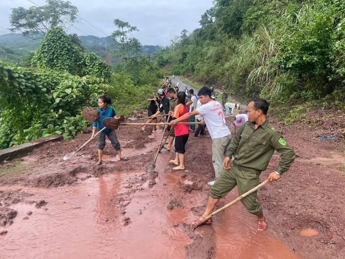 Hội LHPN xã Tà Rụt đã nhanh chóng phát động đợt ra quân cao điểm với tinh thần "Nước rút đến đâu, khắc phục đến đó"