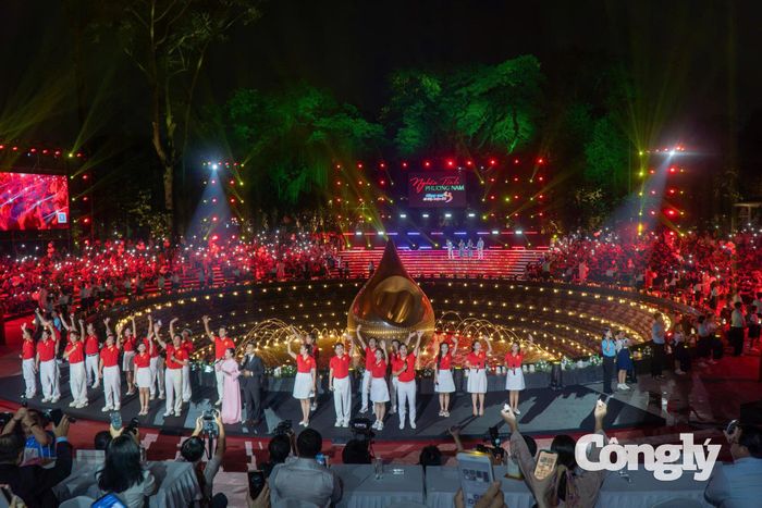 Chương trình được tổ chức tại công viên số 1 Lý Thái Tổ (phường Vườn Lài, TP.HCM).