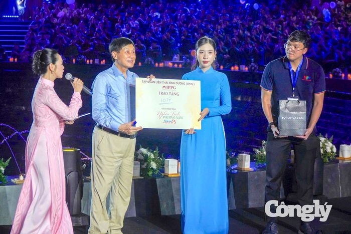 Doanh nhân Johnathan Hạnh Nguyễn ủng hộ 10 tỷ đồng cho trẻ em mồ côi do đại dịch Covid-19 tại chương trình thiện nguyện "Nghĩa tình phương Nam - Cùng con đi tiếp cuộc đời".