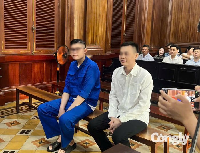 Phan Công Khanh cùng đồng phạm tại phiên tòa.