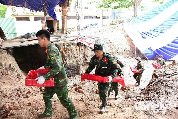 Tiếp tục quy tập 17 bộ hài cốt liệt sĩ tại Công viên Lê Thị Riêng.