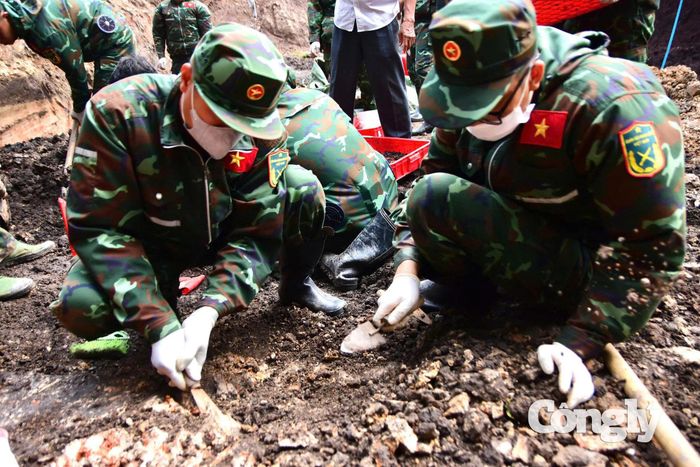 Triển khai tìm kiếm hài cốt liệt sĩ tại Công viên Lê Thị Riêng.