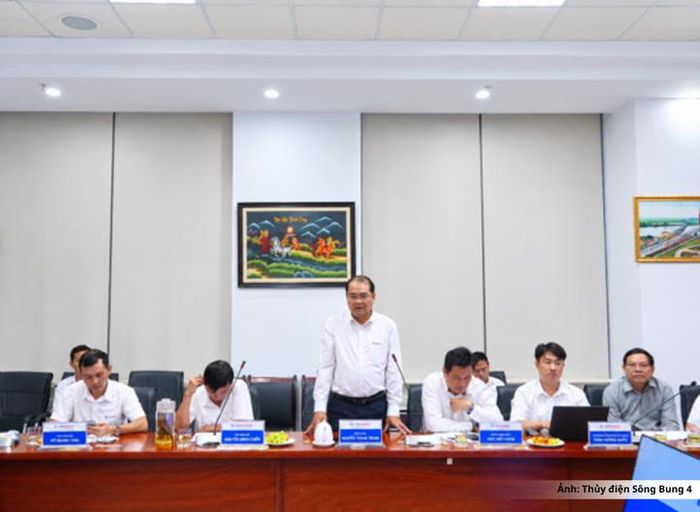 Ông Nguyễn Thành Trung, Bí thư Đảng ủy, Giám đốc Công ty Thủy điện Sông Bung phát biểu tại chương trình làm việc.