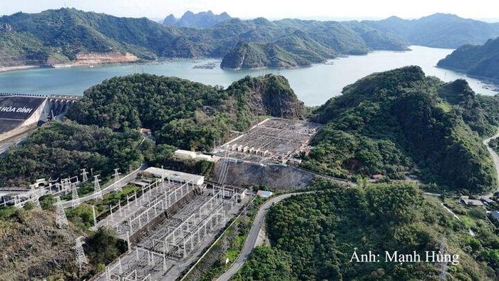 Trạm GIS 500kV và đường dây đấu nối Nhà máy Thủy điện Hòa Bình mở rộng. Ảnh minh họa