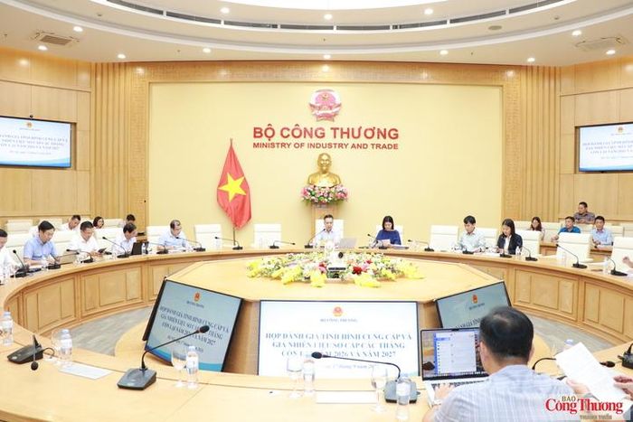 Các đại biểu tham dự cuộc họp.