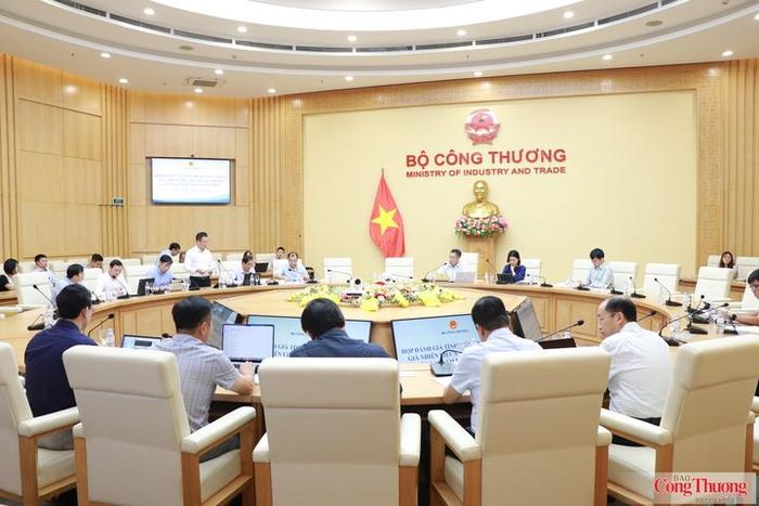 Tham dự cuộc họp có đại diện các đơn vị thuộc Bộ Công Thương và các tập đoàn, tổng công ty năng lượng.