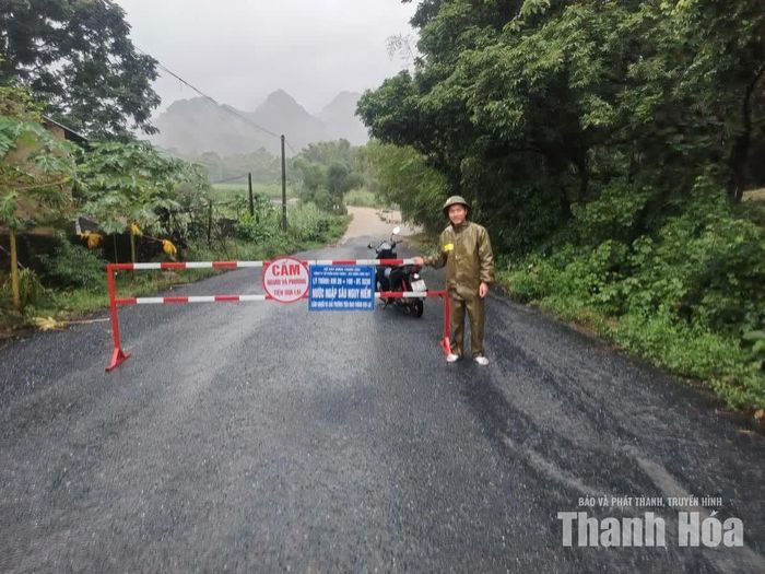 Xã Quý lương lập chốt tại các điểm ngập lụt