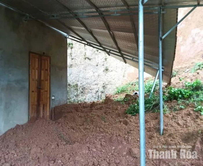 Sạt lở làm ảnh hưởng trực tiếp đến 13 hộ dân trên địa bàn xã Văn Phú.
