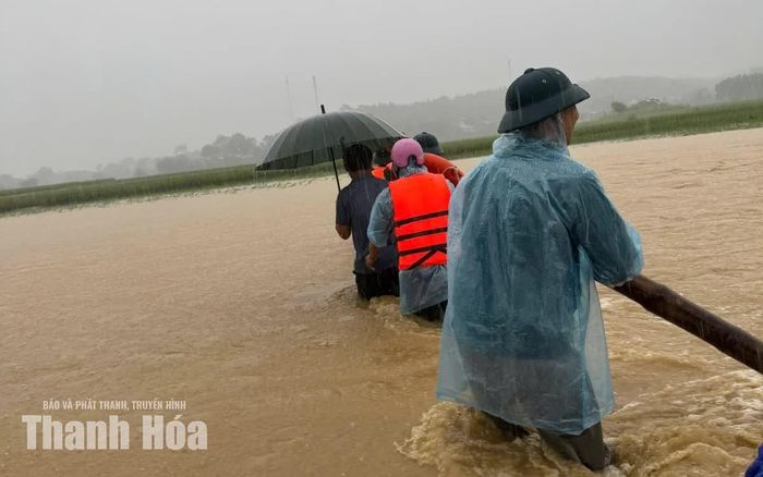 Mưa lớn làm ngâp nhiều diện tích hoa màu và giao thông trên địa bàn xã Điền Lư.