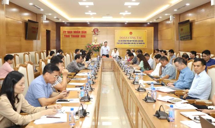 Quang cảnh buổi làm việc.