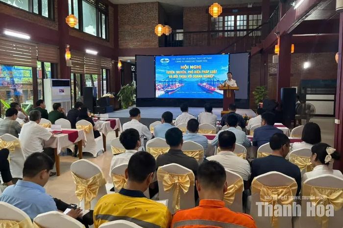 Toàn cảnh hội nghị.